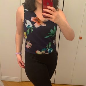 Aritzia/Babaton top - Floral 🌺